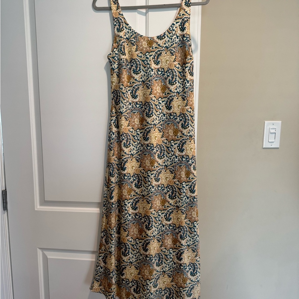 Elegant Patterned Maxi Dress
